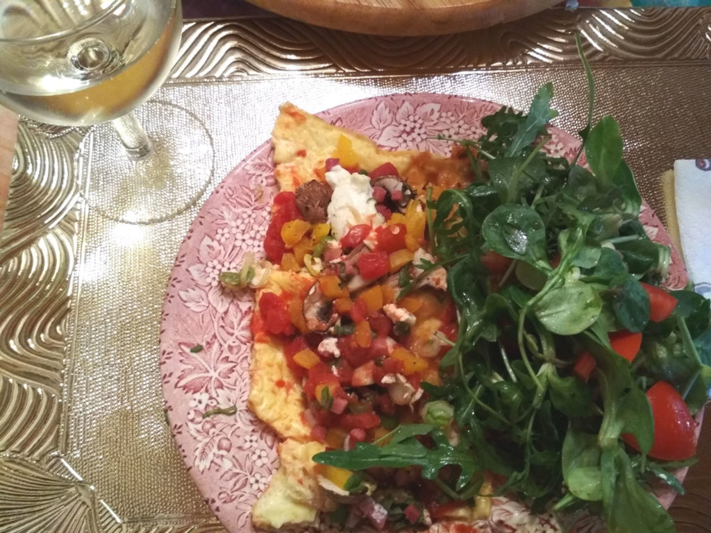 Lowcarb-Flammekuchen mit Salat